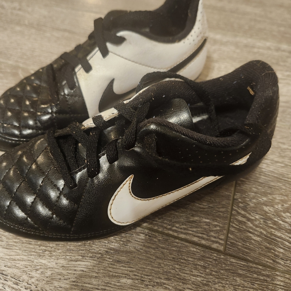 NIKE Kids Black and White Soccer Shoes